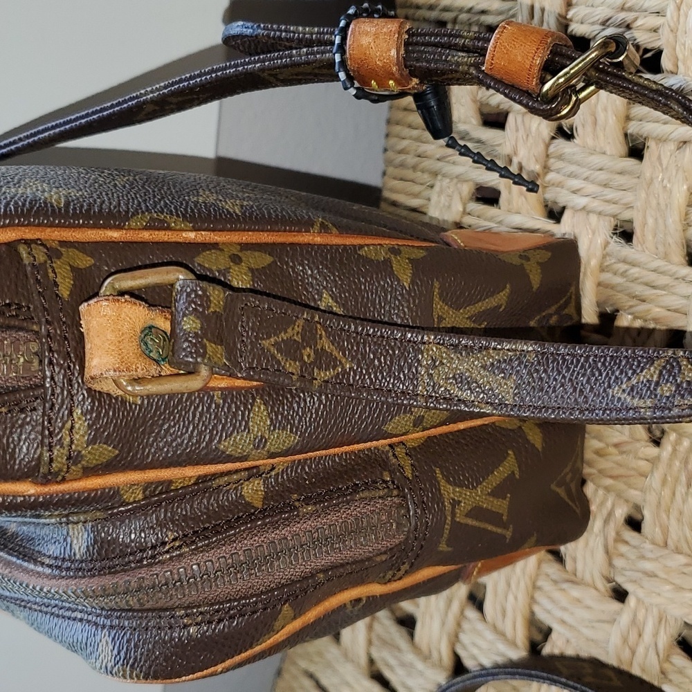 Louis Vuitton Vintage Monogram Amazone Crossbody Bag - Picture 7 of 16